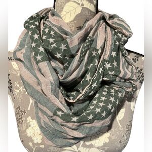 💚#2227 NWOT American Flag Infinity Scarf